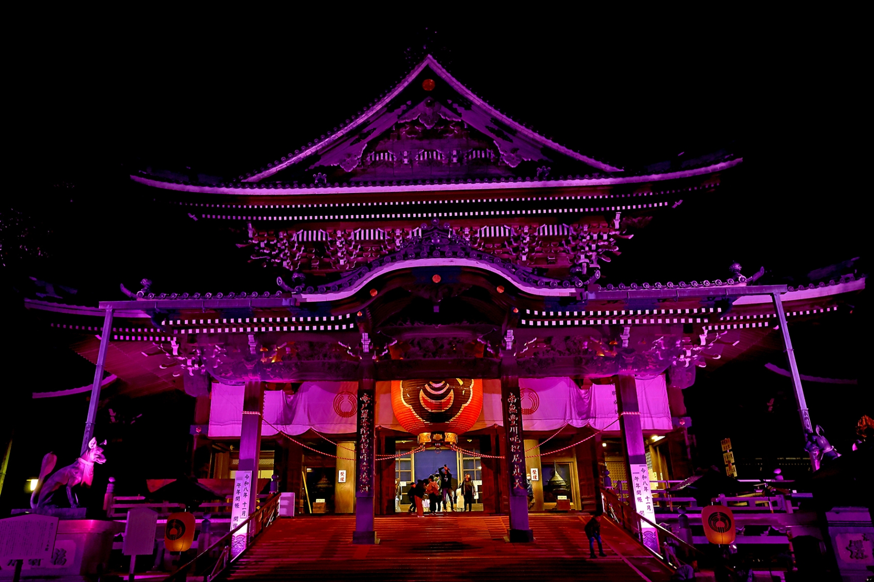 豊川稲荷　本殿のライトアップ